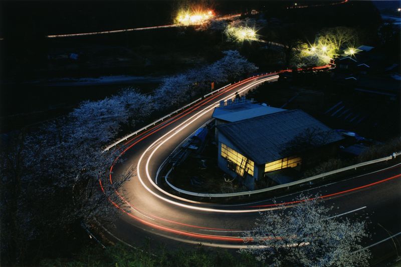 坂戸橋付近のＳ字カーブの夜景の写真です